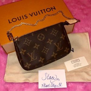 💰SOLD💰 Louis Vuitton Mini Pochette Accessoires